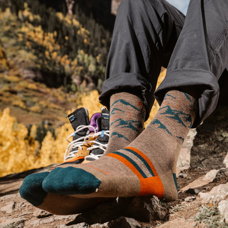 Load image into Gallery viewer, M&#39;s Hike Hike Hut Micro Crew Midweight Hiking Socks
