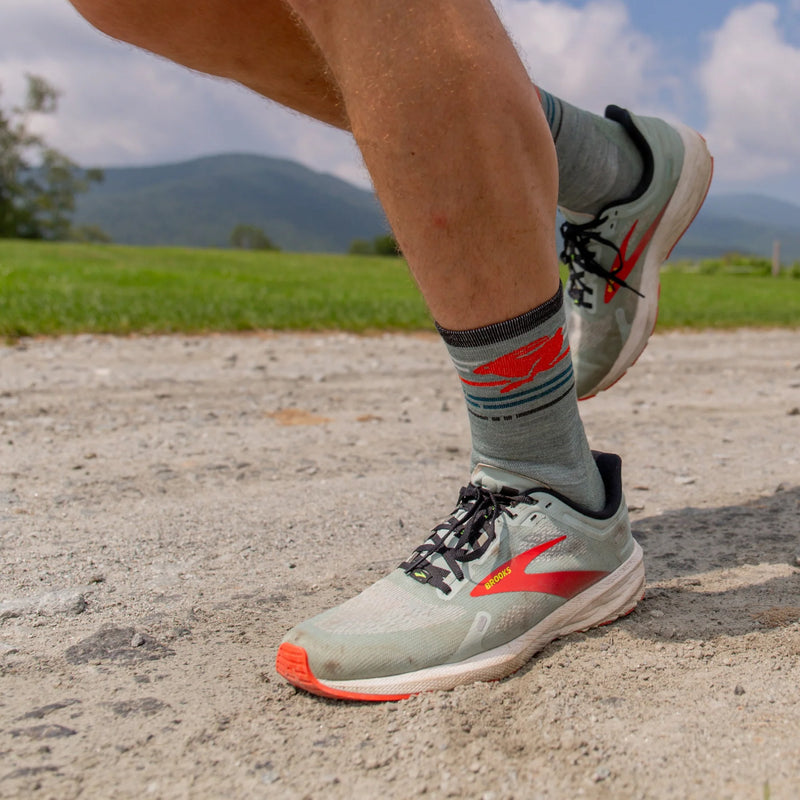 Load image into Gallery viewer, M&#39;s Pacer Micro Crew Ultra-Lightweight Running Socks
