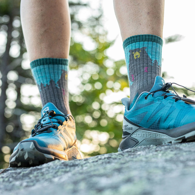 Load image into Gallery viewer, W&#39;s Bear Town Micro Crew Lightweight Hiking Sock
