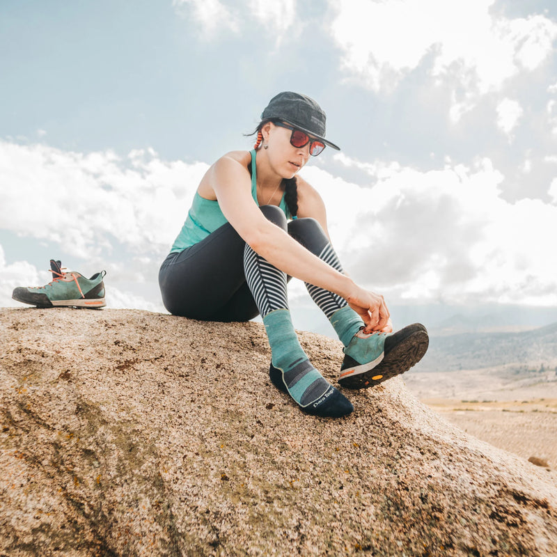 Load image into Gallery viewer, W&#39;s Light Hiker Micro Crew Lightweight Hiking Sock
