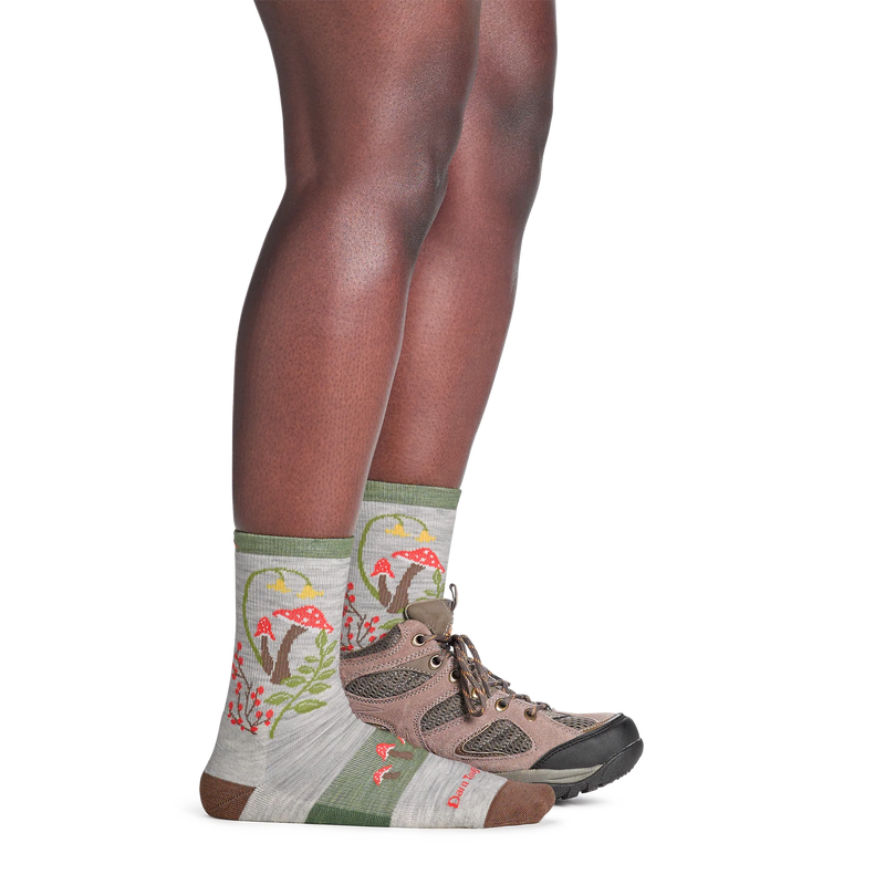 Load image into Gallery viewer, W's Mellow Mushrooms Micro Crew Lightweight Hiking Socks
