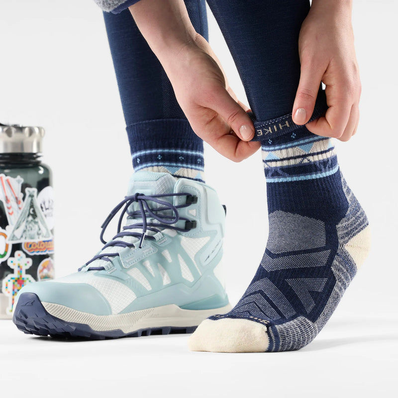 Load image into Gallery viewer, W's Hike Light Cushion Zig Zag Valley Mid Crew Socks
