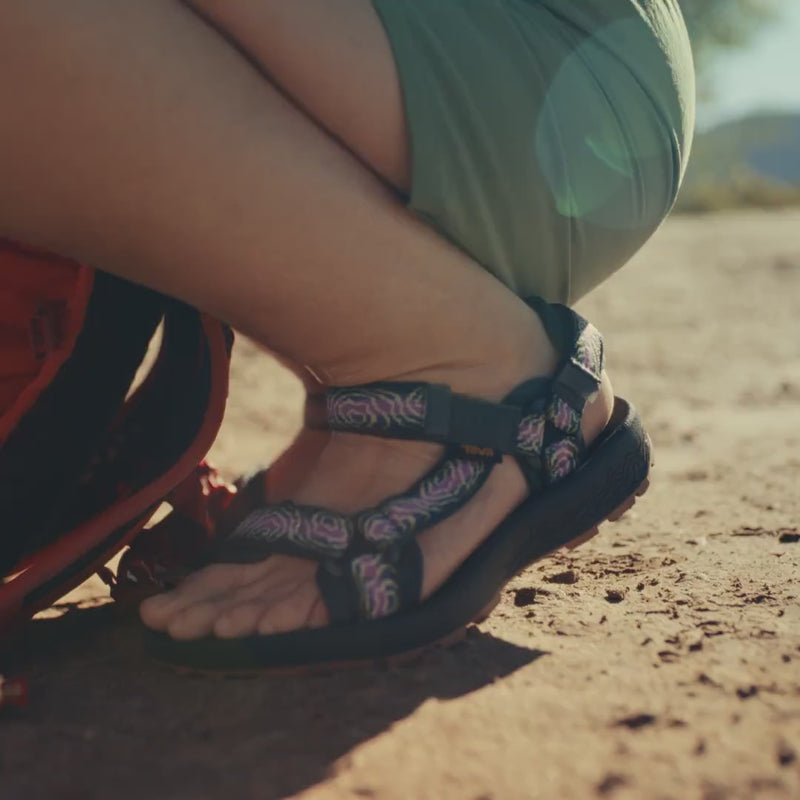 Load and play video in Gallery viewer, W&#39;s Hydratrek Sandal
